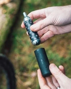 Peaty's Holeshot CO2 Cartridge Refill Pack - MTB (25g) 5er Pack -Pièces Vélo route Magasin de vente 5060541583917PeatysHoleshotCO2CartridgeRefillPack MTB25g 5erPack 3