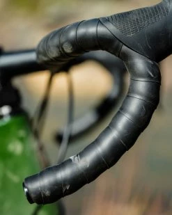 Wolf Tooth Components Bande De Guidon Supple Lite -Pièces Vélo route Magasin de vente Wolf Tooth Supple Lite Lenkerband WT SLITE BARTAPE BLK 4